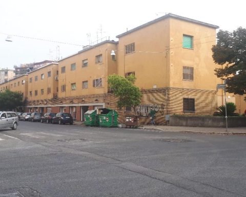 Anche nello storico Quartiere Nicolosi, il racket degli stupefacenti dei Di Silvio imponeva le sue direttive ai pusher del luogo
