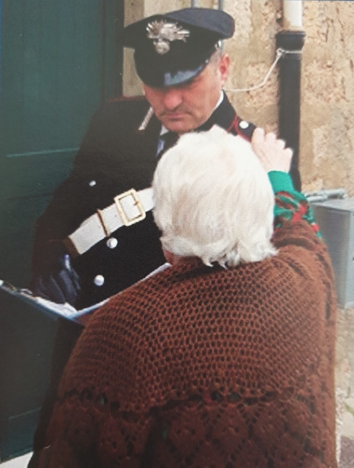 Anziana e carabiniere