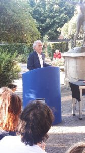 Il sindaco di Latina Damiano Coletta durante il suo comizio ai Giardini del Comune
