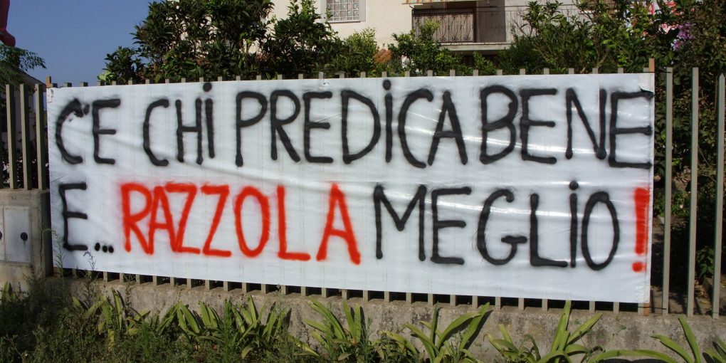 Striscione di fronte alla casa dei Piovesan in Via Monfalcone, di fronte alla discarica di Borgo Montello