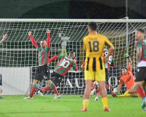 Alcune fasi della partita Ternana-Viterbese