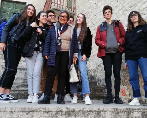 Franca Maragoni (WWF) e gli studenti presenti che hanno partecipato al consiglio comunale di Terracina