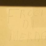 Una delle scritte omofobe subite dalla coppia gay di Penitro, Formia
