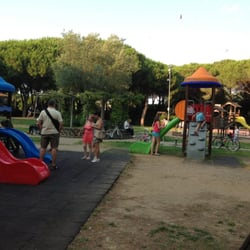 Il parco giochi in Piazza Gemini