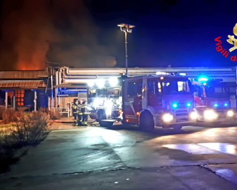 Incendio all'ex caseificio Olivieri