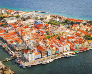 Willemstad, capoluogo di Curacao (Antille olandesi)