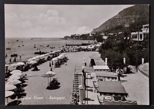Spiaggia di San Felice Circeo negli anni '60 - foto tratta dalla pagina facebook "Circeo - Storia e Leggenda - Gruppo di Ricerca Circei"