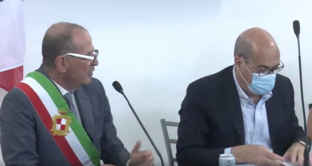 Il Sindaco Cosmo Mitrano e Zingaretti durante la conferenza stampa di presentazione dell'Ostello