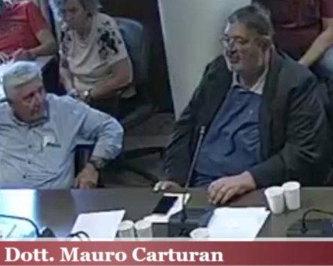 Mauro Carturan, il Sindaco di Cisterna durante il Consiglio Comunale