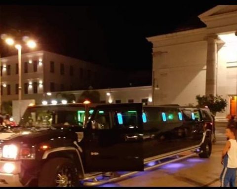 L'hammer limousine in Piazza Garibaldi a Terracina