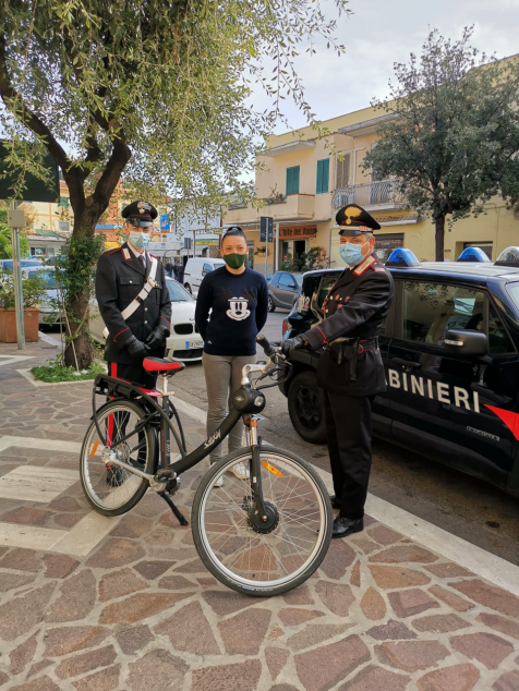 La bici restituita dai militari a San Felice