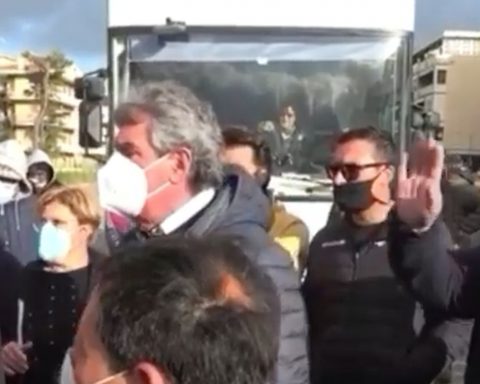 Proteste degli ambulanti a Gaeta - foto da video Aig