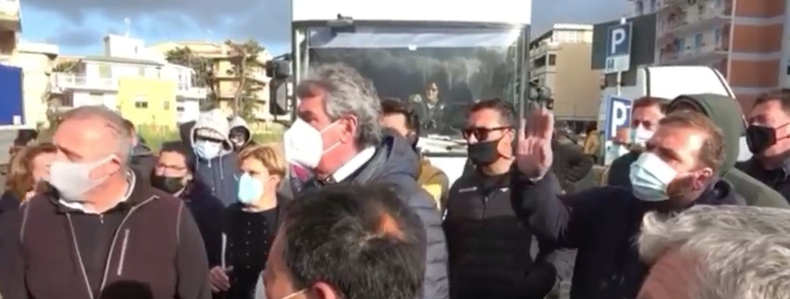 Proteste degli ambulanti a Gaeta - foto da video Aig