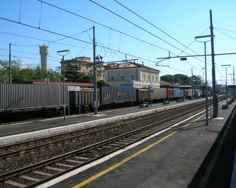 Stazione Campoleone