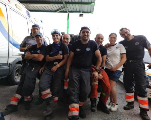I volontari della Protezione Civile nella foto pubblicata da Paola Villa