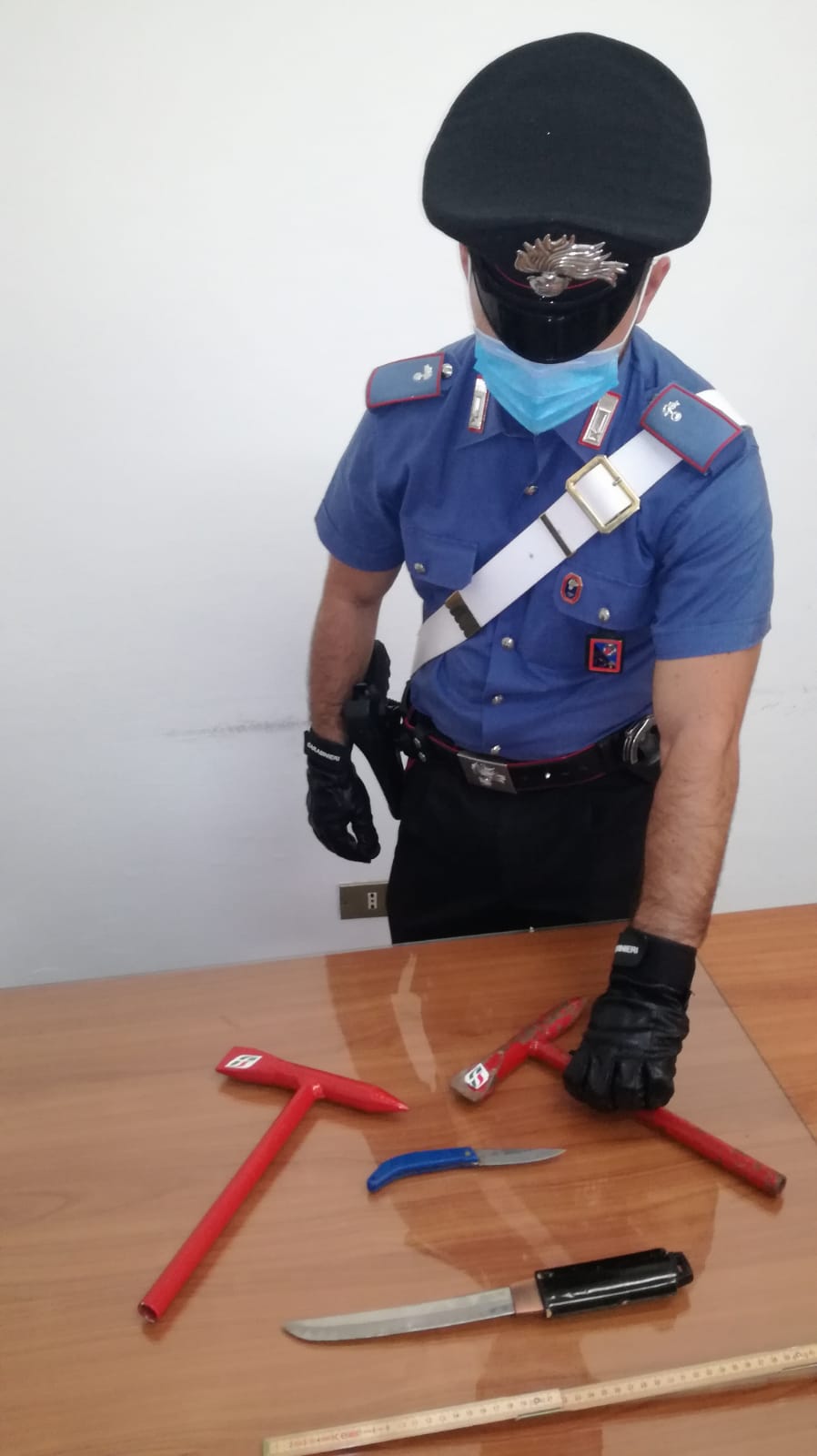 Materiale sequestrato dai carabinieri di gaeta