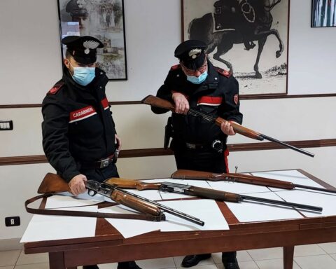 Le armi sequestrate dai Carabinieri di Terracina