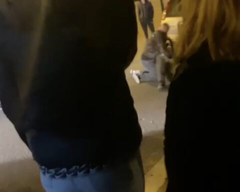 Un momento della colluttazione avvenuta sabato sera 18 febbraio a Ferro di Cavallo, Sezze