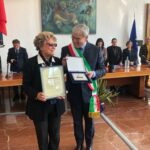 Dacia Maraini col sindaco di Sabaudia, Alberto Mosca
