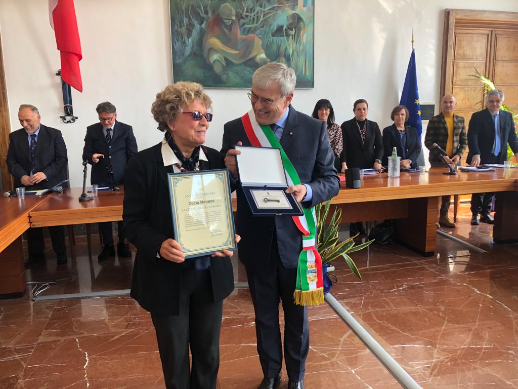 Dacia Maraini col sindaco di Sabaudia, Alberto Mosca