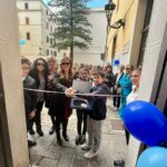 lassessore_nervino_e_le_responsabili_dellassociazione_mai_piu_vittima_durante_il_taglio_del_nastro