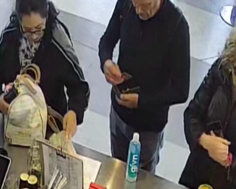L'ultima volta che Vittorio Marianecci è stato visto, ripreso da una telecamera mentre acquista una bottiglia d'acqua