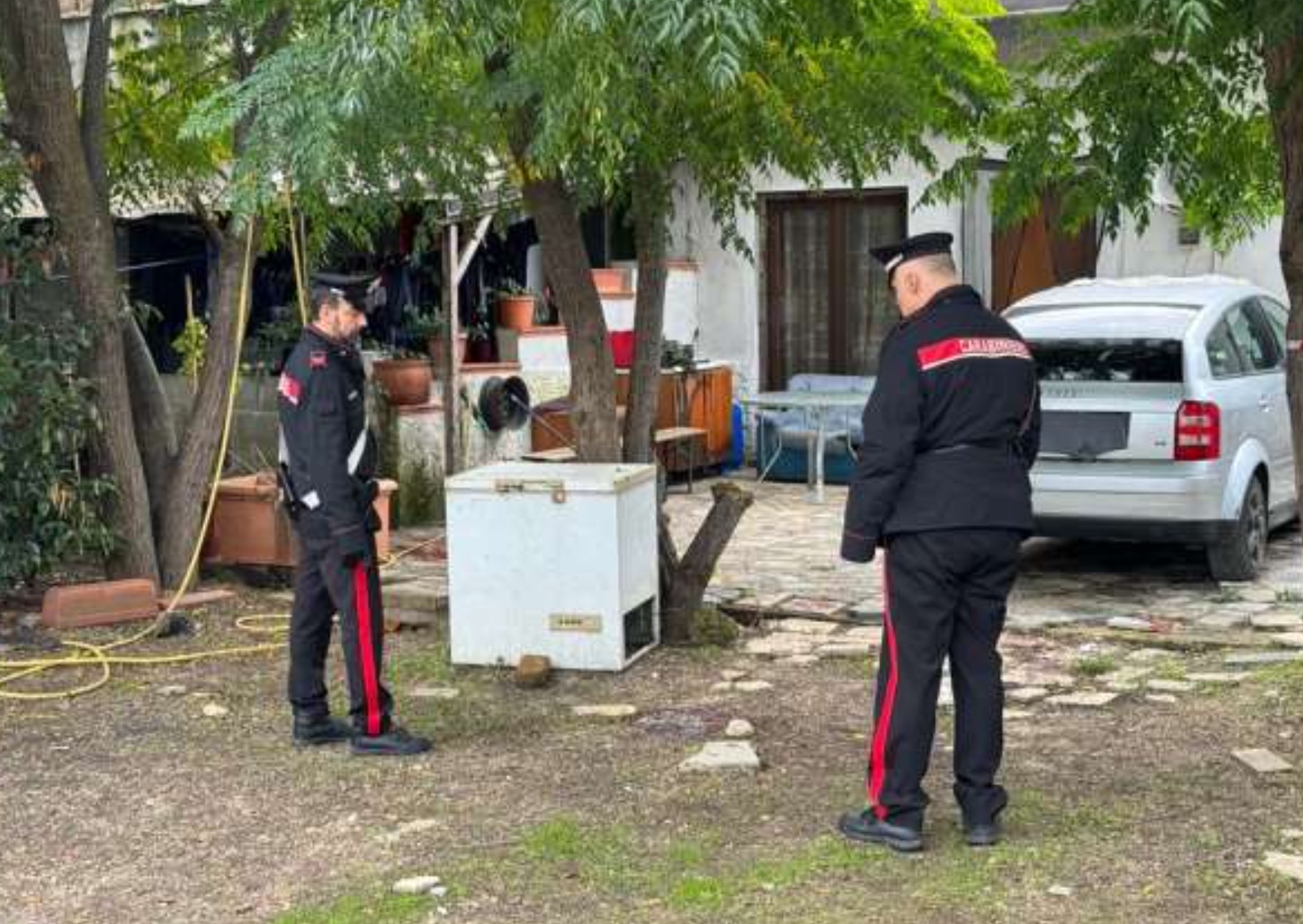 I Carabinieri sul luogo del delitto in Via Dormigliosa