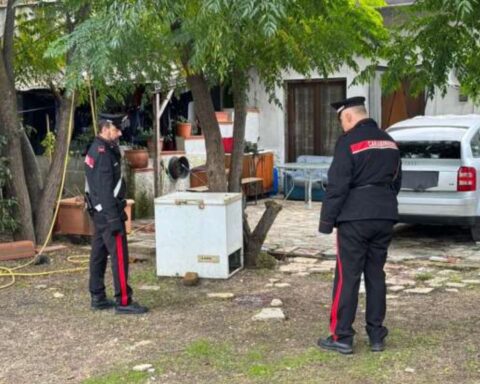 I Carabinieri sul luogo del delitto in Via Dormigliosa