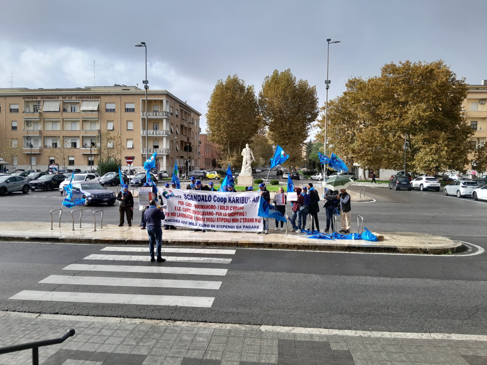 Un momento della manifestazione della Ultcus davanti al Tribunale di Latina