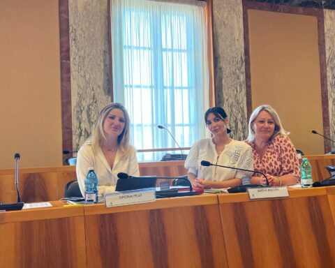 Simona Mulé, Serena Baccini e Valentina Colonna, tre dei consiglieri comunali del gruppo di Fratelli d'Italia nell'assise di Latina