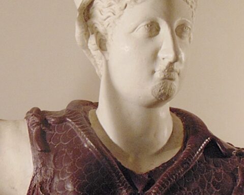 Copia della Minerva in porfido di epoca domiziana esposta nel Museo della Città e del territorio di Cori. L’originale si trova nella nicchia della Piazza del Campidoglio a Roma