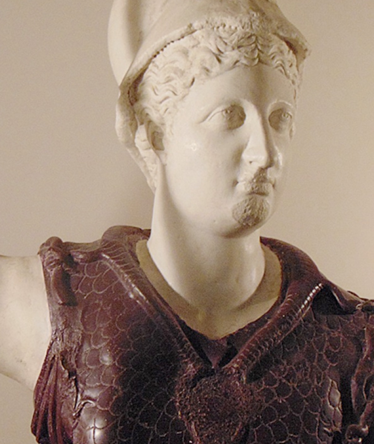 Copia della Minerva in porfido di epoca domiziana esposta nel Museo della Città e del territorio di Cori. L’originale si trova nella nicchia della Piazza del Campidoglio a Roma