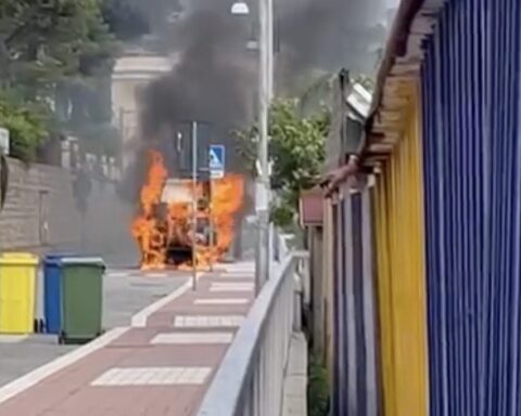 Il camion andato a fuoco a Vindicio