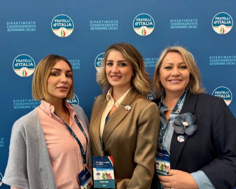 Le consigliere comunali di Fratelli d'Italia Serena Baccini, Simona Mulè e Valentina Colonna