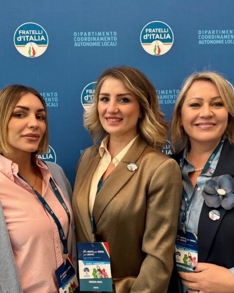 Le consigliere comunali di Fratelli d'Italia Serena Baccini, Simona Mulè e Valentina Colonna