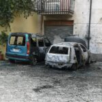 L'auto danneggiata in Piazza Chiusano a Fondi. Era il 10 aprile 2021