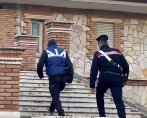 DIA e Carabinieri nella villa di Patrizio Forniti ad Aprilia