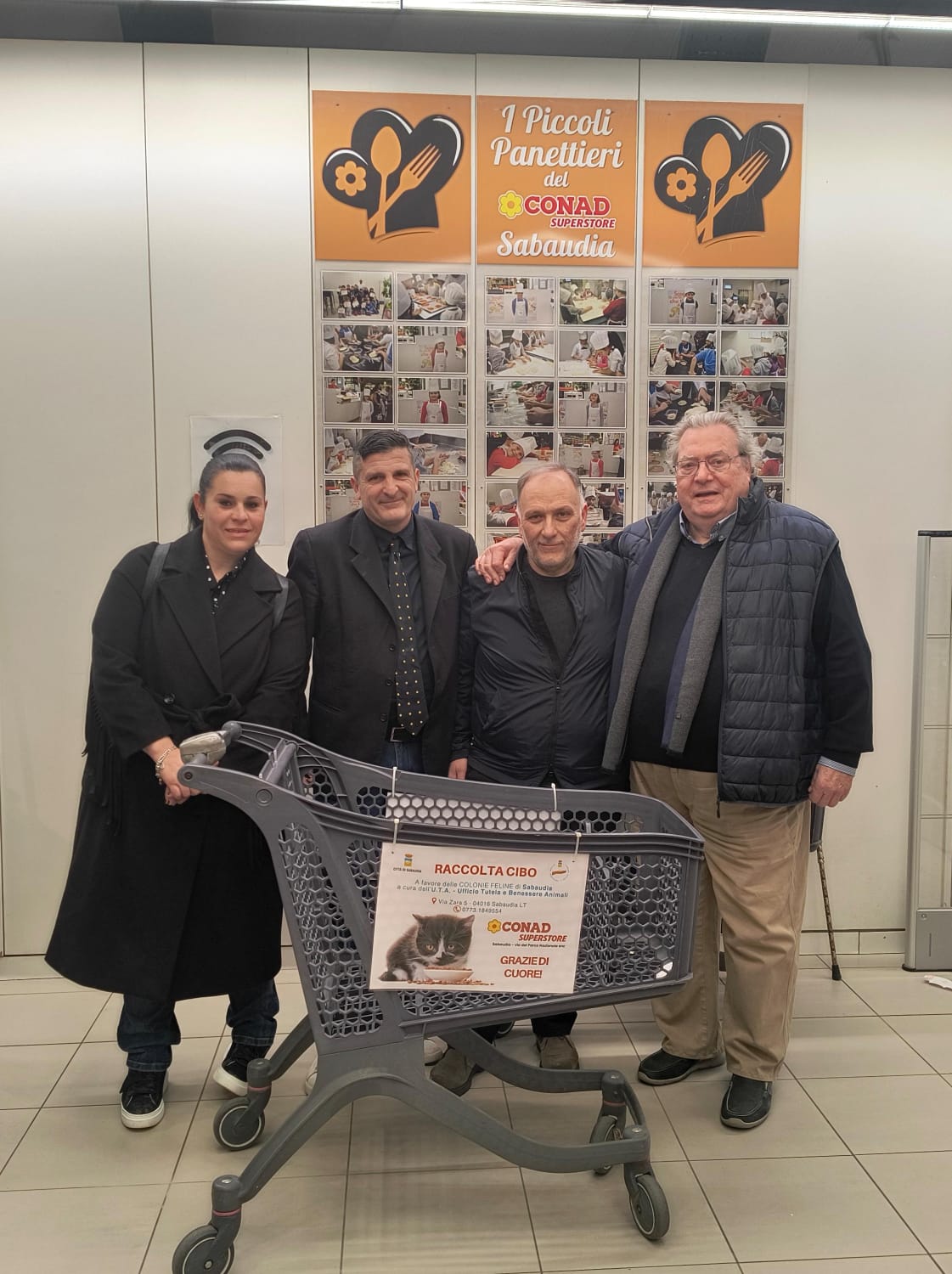 Da sx assessore Anna Maria Maracchini, direttore Conad, Fabrizio Forte, consigliere Giovanni Pietro Fogli e veterinario Fabrizio Livi