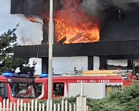 Il mobilificio andato a fuoco lo scorso 10 aprile