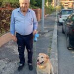 valterino battisti con il suo cane adottato