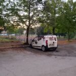 Il Doblò Fiat bruciato alle mini vele di Viale Nervi