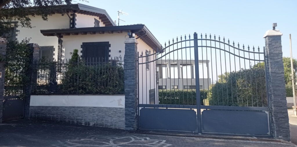 Villa Dallas, Cori