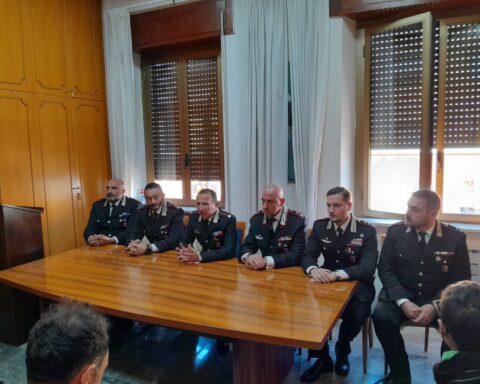 Da sinistra il tenente Giuseppe Esposito, il maggiore Ivan Mastromanno, il colonnello Christian Angelillo, il tenente colonnello Gianluca Piccione, il maggiore Antonino Maggio, il tenente Emanuele Moccia