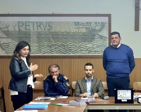 Nella foto: da destra il presidente Maurizio Negrini, il consigliere comunale Roberto Calvani, il comandante della Poliia locale Giuseppe Caseti e il sindaco Giuseppina Giovannoli
