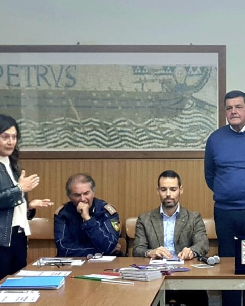 Nella foto: da destra il presidente Maurizio Negrini, il consigliere comunale Roberto Calvani, il comandante della Poliia locale Giuseppe Caseti e il sindaco Giuseppina Giovannoli
