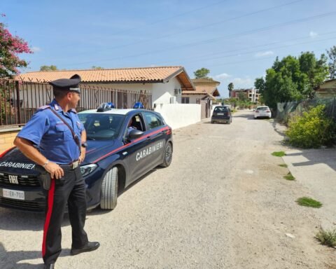 I Carabinieri nel sopralluogo dello scorso 8 settembre dopo l'esplosione della bomba in via Darsena a Latina