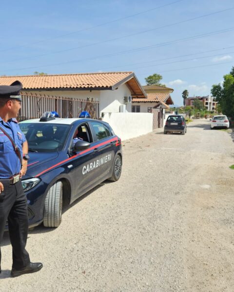 I Carabinieri nel sopralluogo dello scorso 8 settembre dopo l'esplosione della bomba in via Darsena a Latina