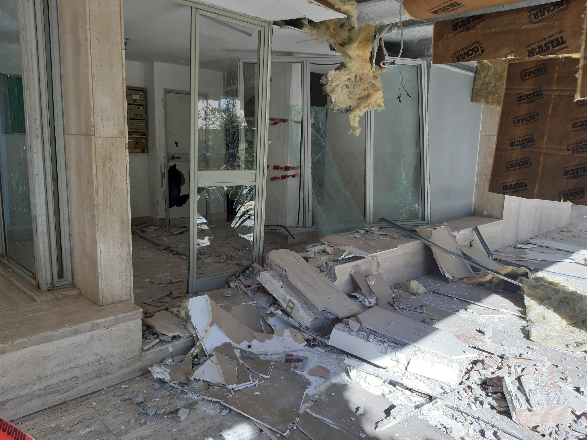 L'androne alle mini vele saltato in aria lo scorso 18 novembre a Latina