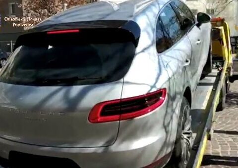 Una delle auto sequestrate nel 2019 dalla Guardia di Finanza di Pordenone