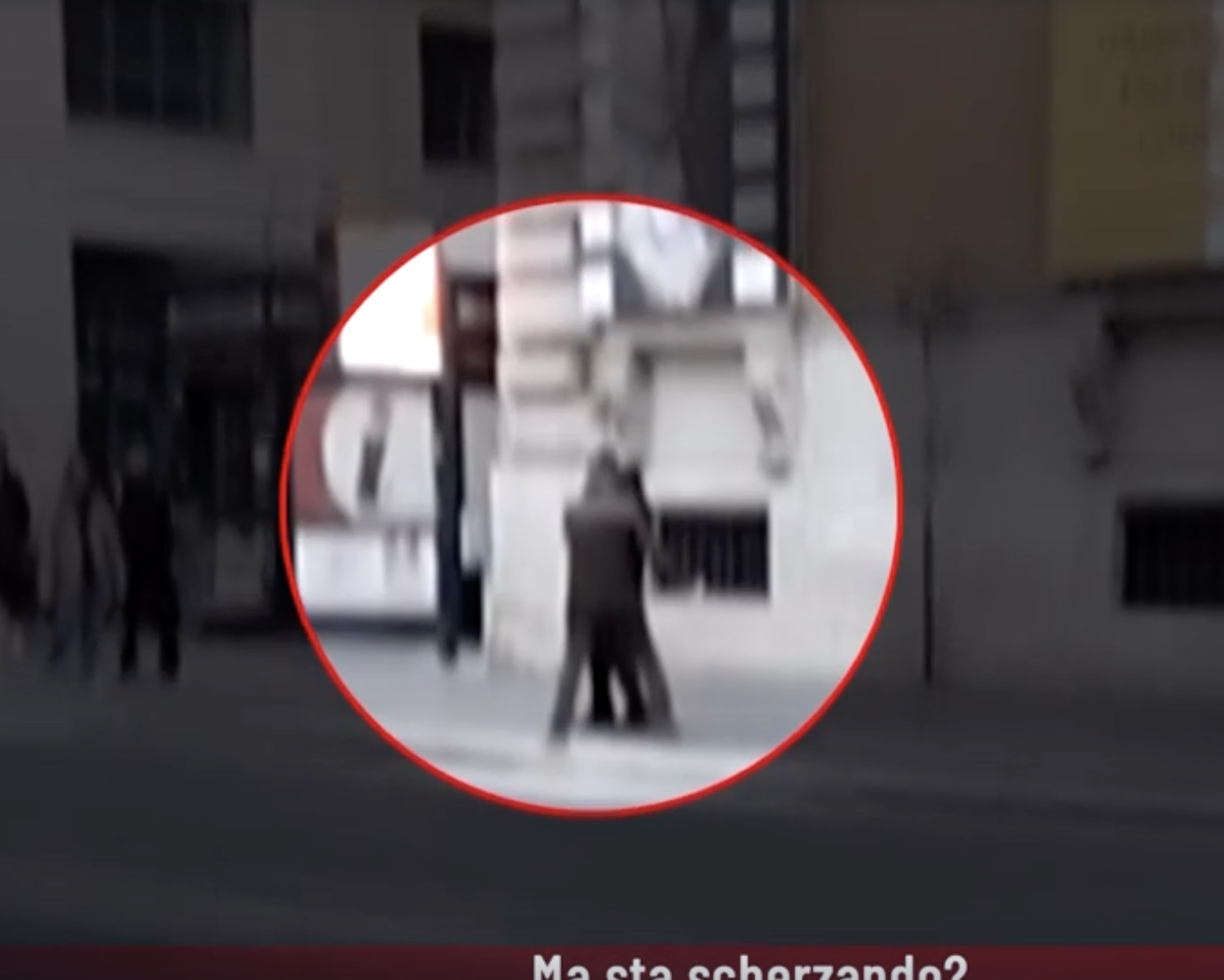 L'ex agente del Sisde colpisce Giletti al volto